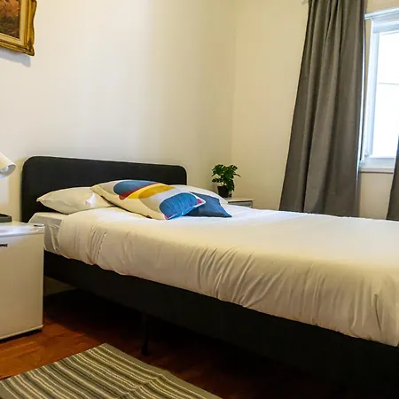 De Casa Em *